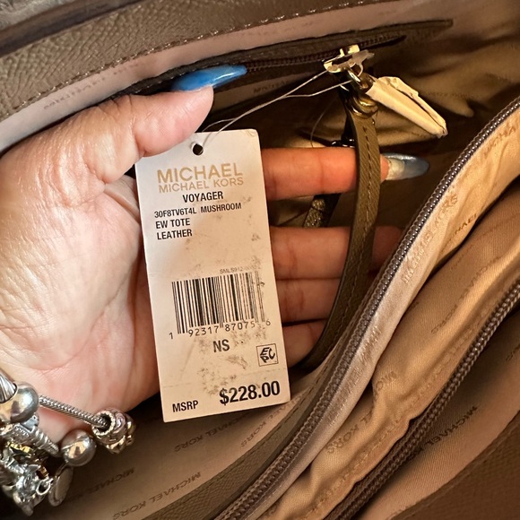 Michael Kora Voyager Tote - Picture 4 of 5